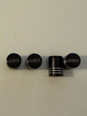 Lincoln Valve Stem Caps in Black Set of 4 NWT